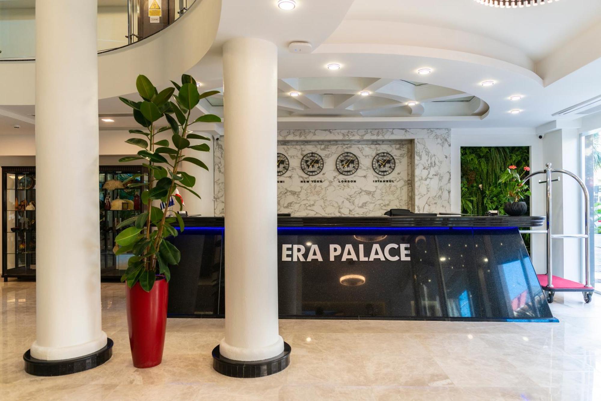 Era Palace Hotel Батуми Экстерьер фото